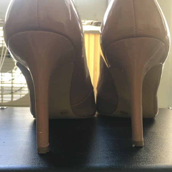 SOLD BCBGeneration Hot Nude Heels/Pumps - Picture 4 of 8